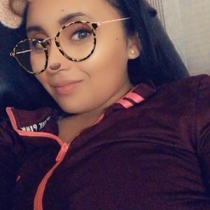 Meet your Posher, Isabel